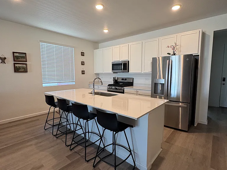 311 W Owen Ave — Photo 3