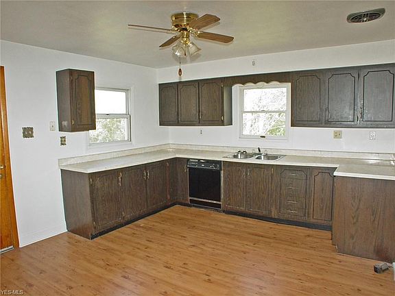 3rd image of 110 S 11th St