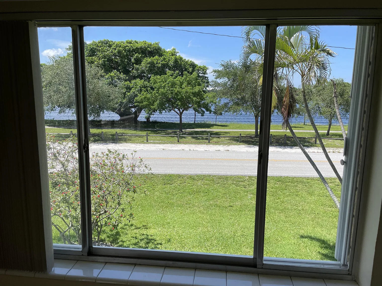 2 bed, 2.0 bath, 894 sqft, $1,850 — Photo 1