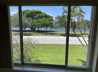 2020 Lake Osborne Dr APT 11, Lake Worth, FL 33461