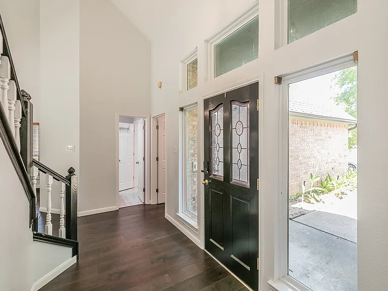 2 Edgemere Ct — Photo 2