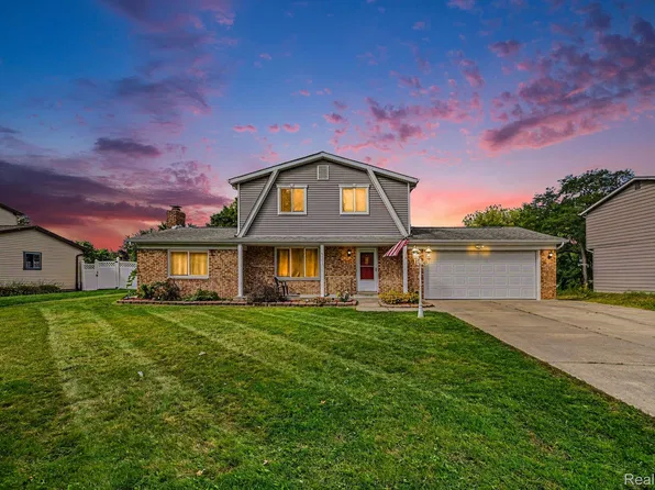 6101 Barker Dr, Waterford, MI 48329