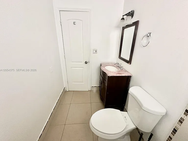 1548 SW 5th Pl #1 — Photo 26