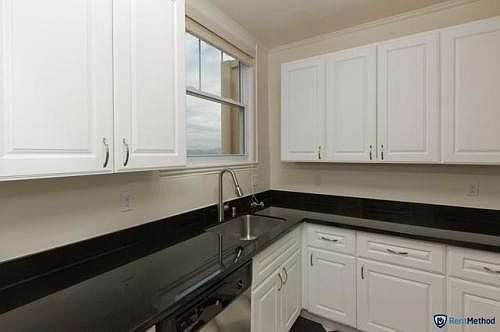 4th image of 2140 Pacific Ave