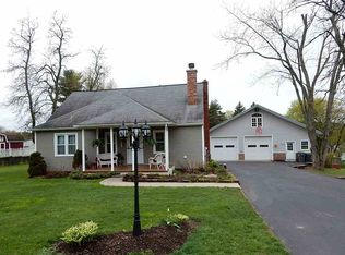 2 Calhoun Rd, Troy, NY 12180