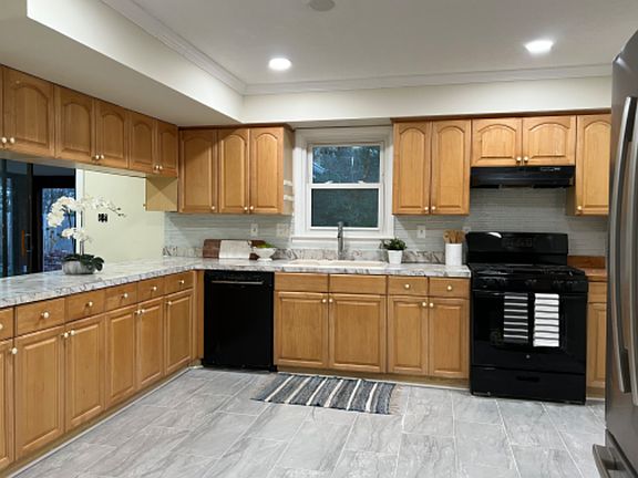2nd image of 12000 Surrey Circle Dr #2