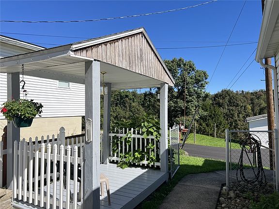 4th image of 13 Dearth Ln