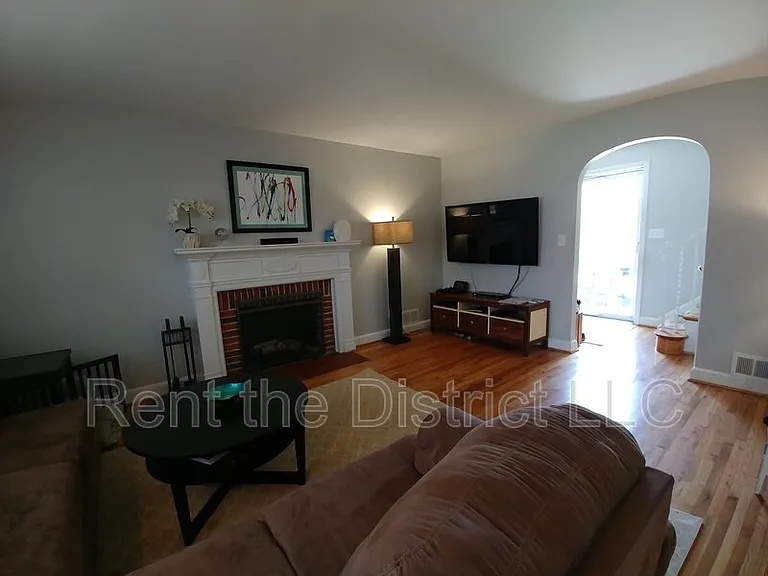 4839 Yuma St NW — Photo 2