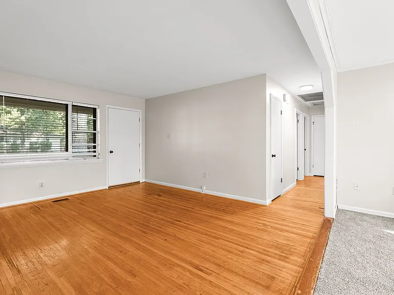 602 W Devon Ave — Photo 14