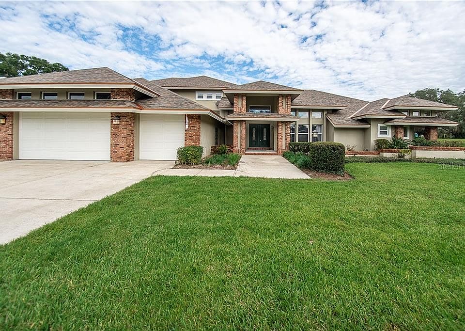 1st image of 9 Coventry Dr