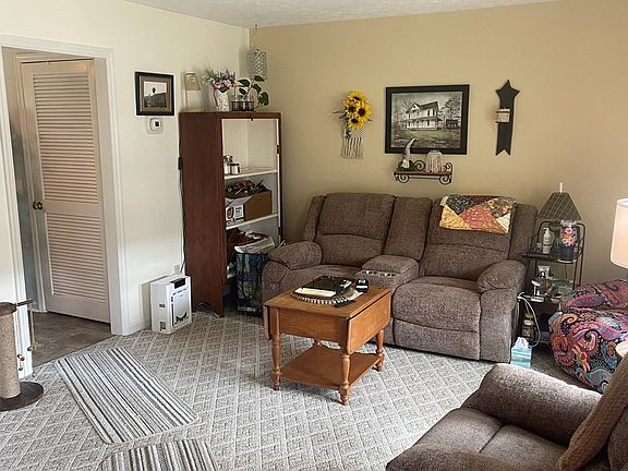3rd image of 2205 Buckingham Sq
