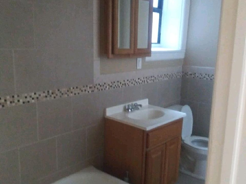 2nd image of 40 Park Pl #B5