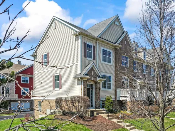 1101 Maubert Ct #1101, Carol Stream, IL 60188