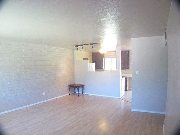 Living & dining room with wood laminate flooring