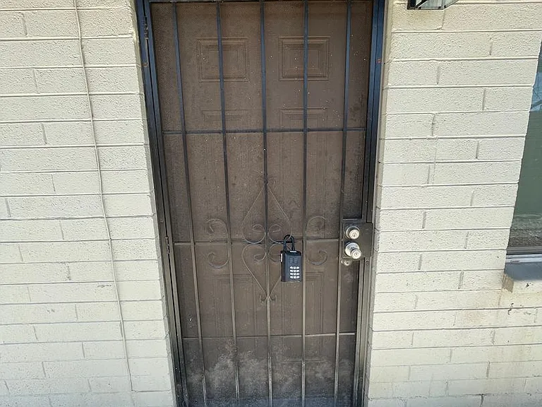9361 W Polk St #4 — Photo 2