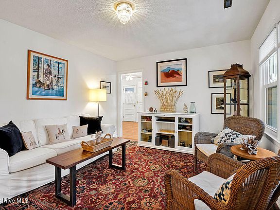 5th image of 306 Willis Drive