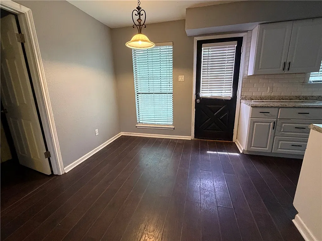 3 bed, 2.5 bath, 1184 sqft, $1,700 — Photo 3