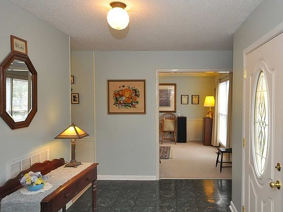 3rd image of 2514 Galahad Dr SE