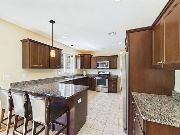 5th image of 136 Forbes Rd