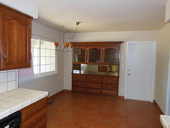 4th image of 619 W Fairmont Ave