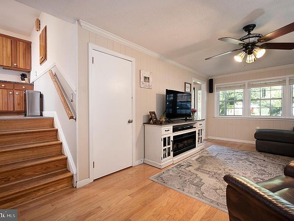 4th image of 20 Alcott Dr