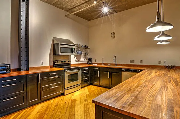 209 E 3rd St #2C — Photo 4