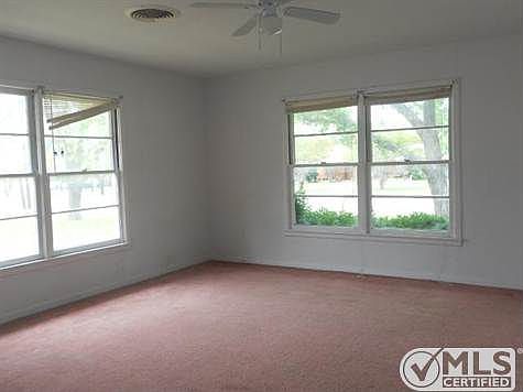 4th image of 1206 Hillcrest Blvd