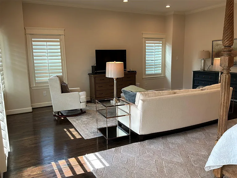922 Alexander St — Photo 30