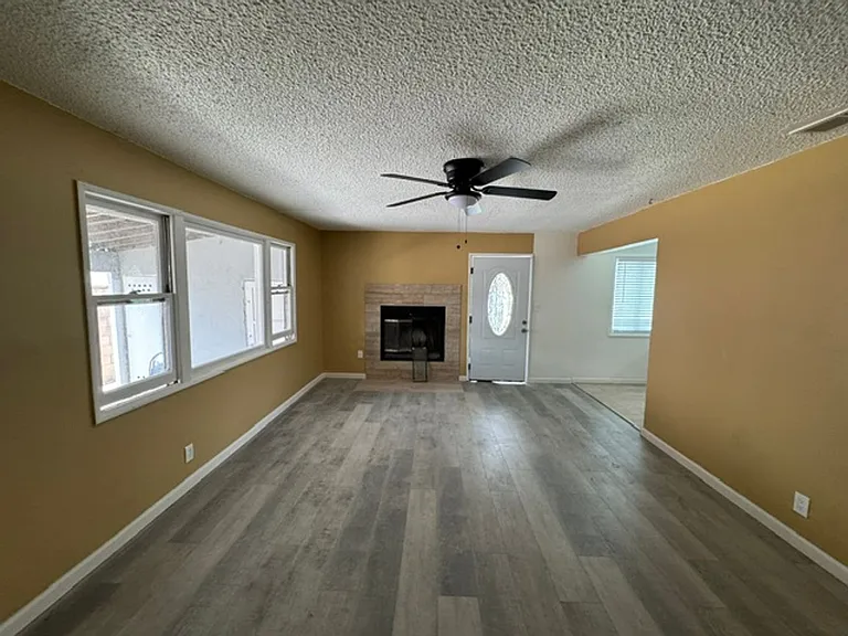 419 Angela Way — Photo 7