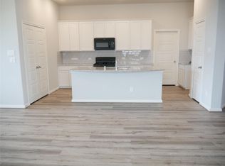 1630 Diamond Mountain Dr, Iowa Colony, TX 77583