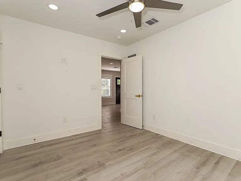 120 E Magnolia — Photo 11