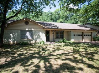 405 Twin Creek Dr, Hurst, TX 76053
