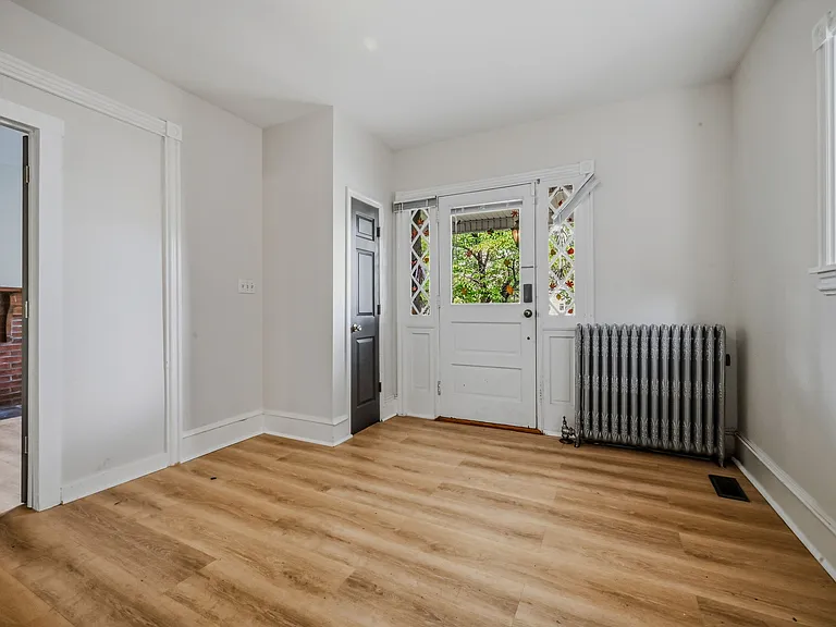 412 W 23rd St — Photo 3