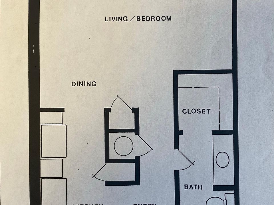 Eff. Floorplan- approx. 476 sf.