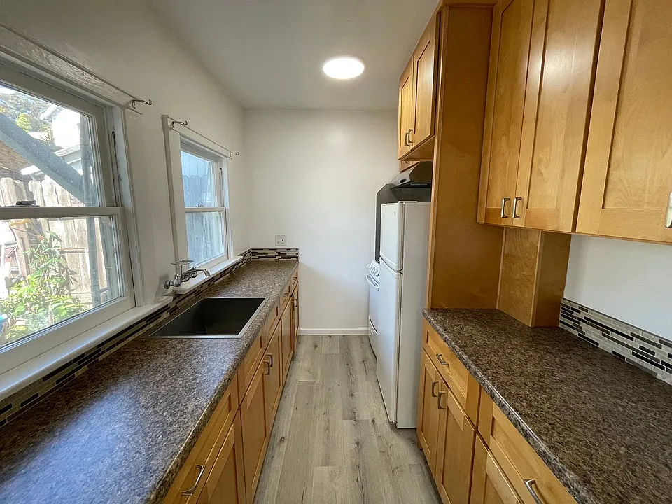 417 W 10th St