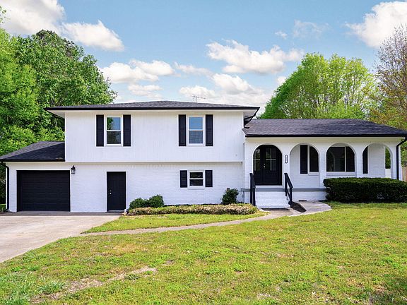 2nd image of 157 Mapleton Dr NW