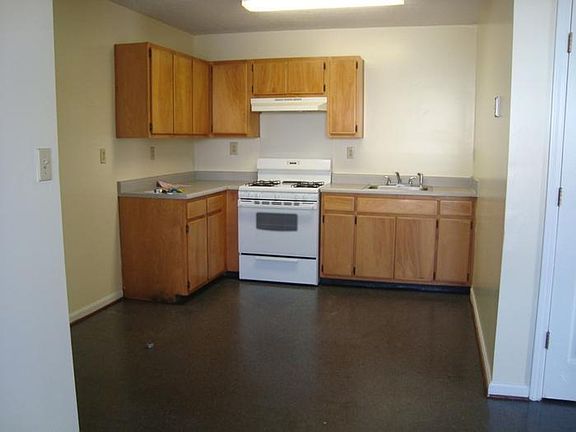 3rd image of 2718 W Jefferson St APT 1