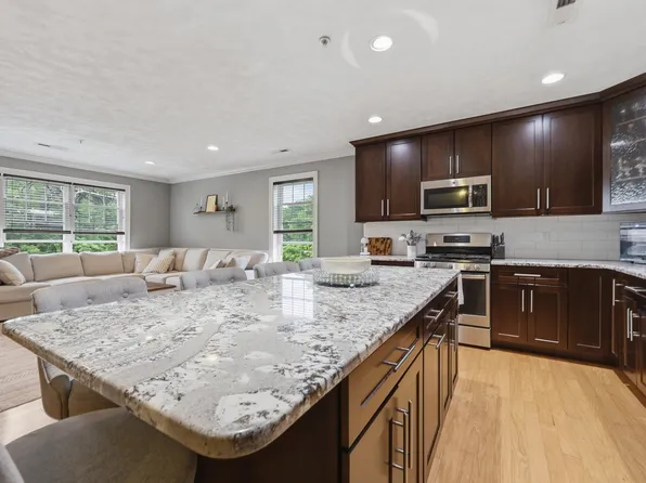 15 Church St Unit 204, Wilmington, MA 01887