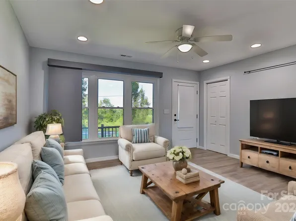 1900 Deer Park Rd, Nebo, NC 28761