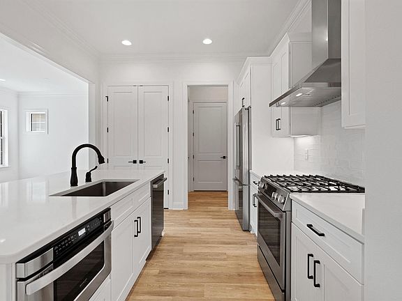 4th image of 91 Bunting Ln