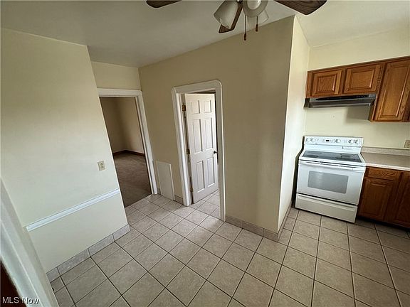5th image of 2050 Everett Ave