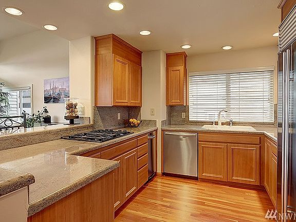 5th image of 3238 W Lake Sammamish Pkwy SE