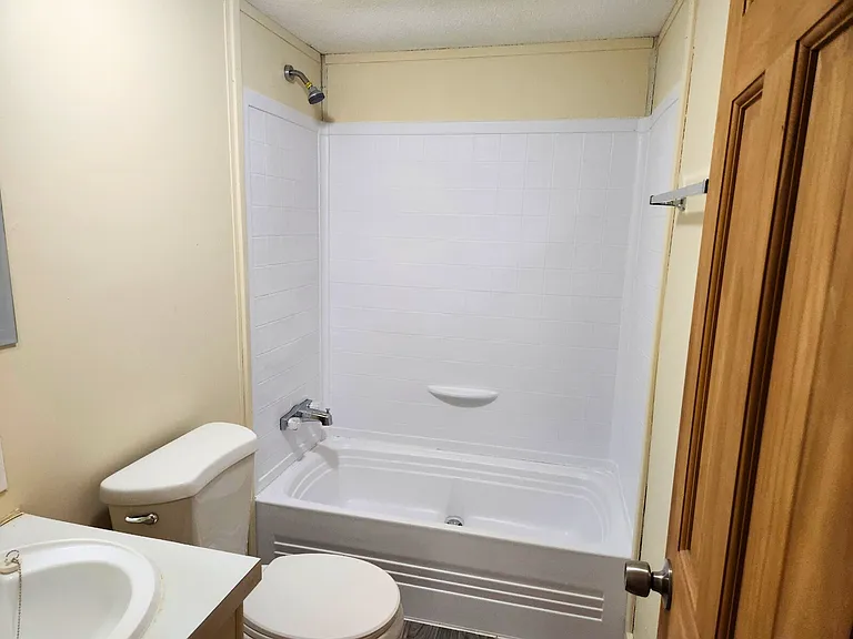 1716 E Lansing Rd #25 — Photo 9