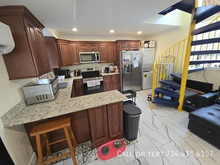 536 Walnut St #1 — Photo 10