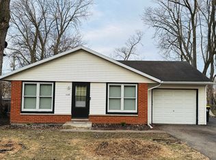 1119 Patton Ave, Lake In The Hills, IL 60156