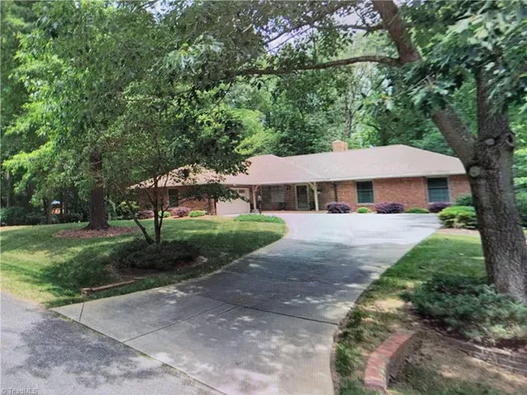 5 Windsor Cir, Thomasville, NC 27360