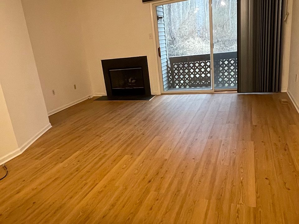 1st image of 340 Cashel Ct