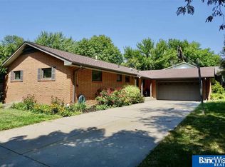7820 Sandalwood Dr, Lincoln, NE 68510