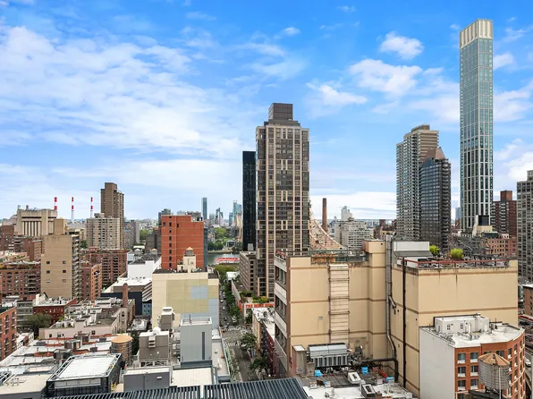 301 East 61st Street image 4 of 15