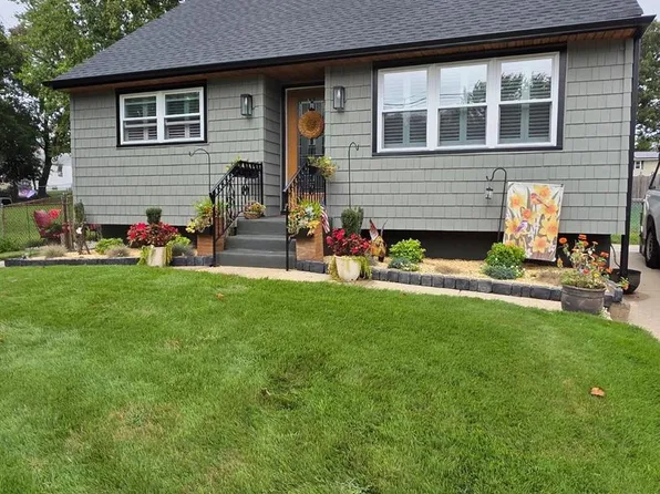 221 Richmond Ave, Blackwood, NJ 08012